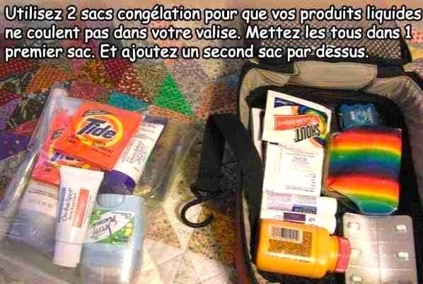 Produits d'hygiène placés dans des sacs de congélation pour éviter les fuites dans la valise
