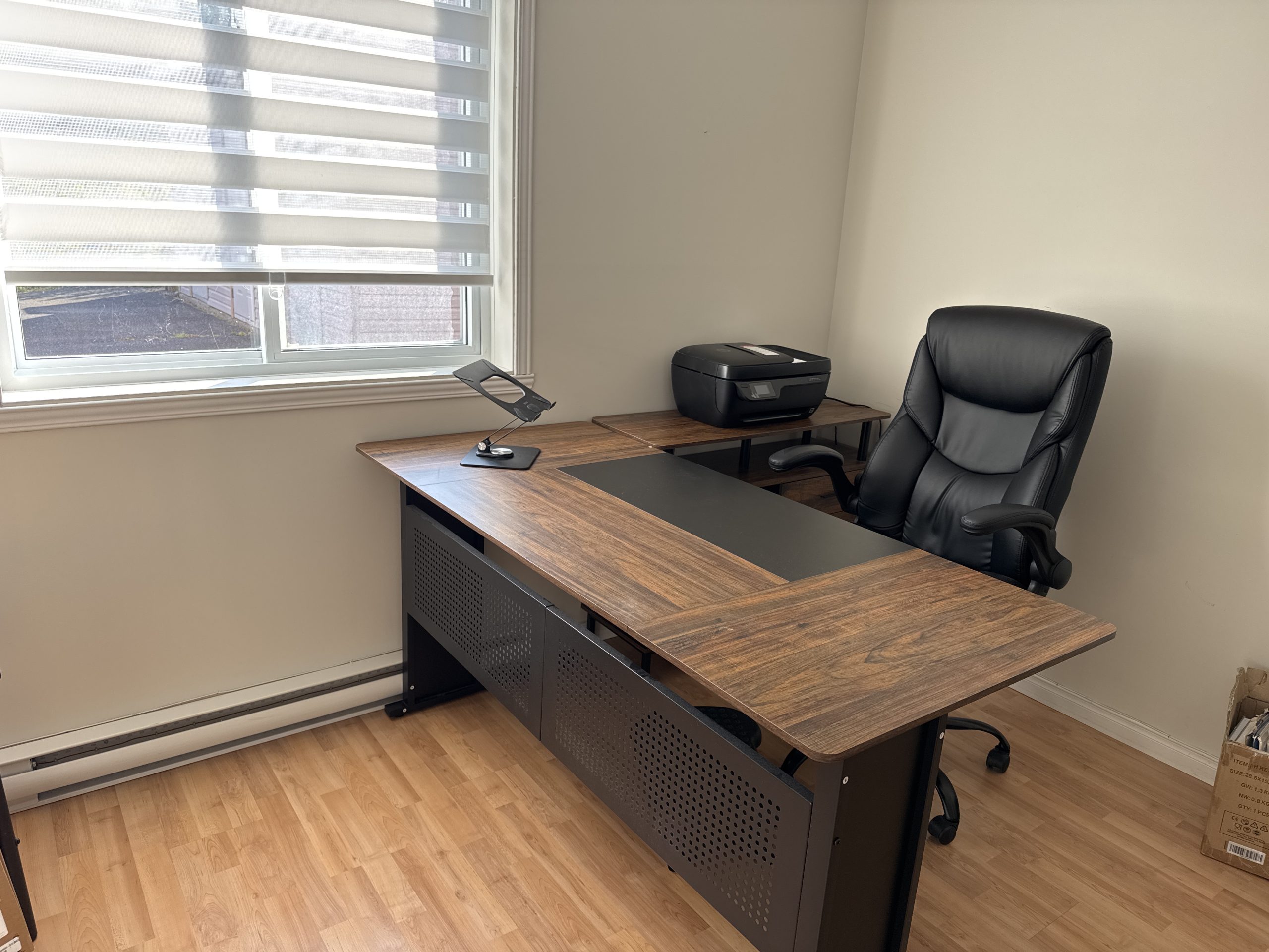Bureau de direction installé après un déménagement commercial à Montréal par Déménagement Bon Avenir